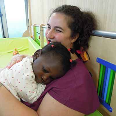 English Day Care Assistant